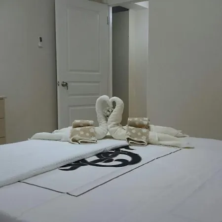 Izmir Cesme'de Ozel Havuzlu Haftalik Kiralik Luks Tatil Villasi Villa *