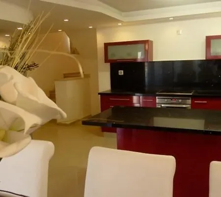 Izmir Cesme'de Ozel Havuzlu Haftalik Kiralik Luks Tatil Villasi Villa