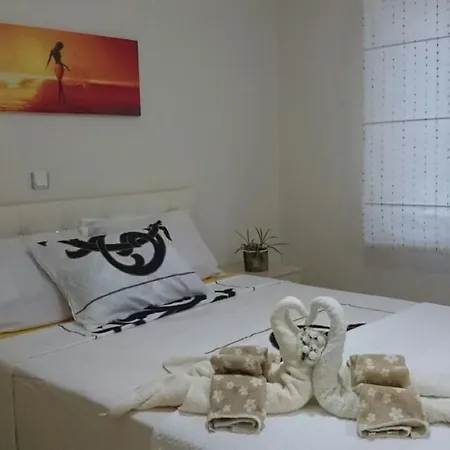 Izmir Cesme'de Ozel Havuzlu Haftalik Kiralik Luks Tatil Villasi Villa