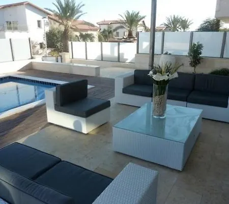 Villa Izmir Cesme'de Ozel Havuzlu Haftalik Kiralik Luks Tatil Villasi *