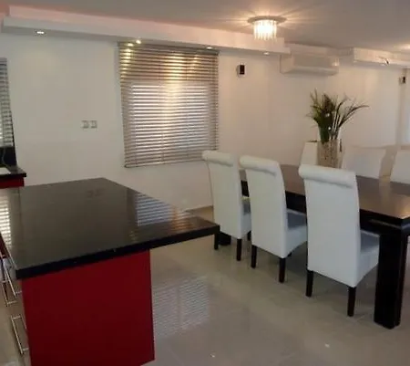 Izmir Cesme'de Ozel Havuzlu Haftalik Kiralik Luks Tatil Villasi * Cesme