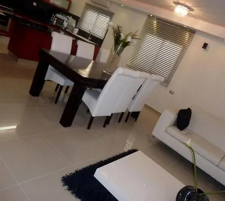 Izmir Cesme'de Ozel Havuzlu Haftalik Kiralik Luks Tatil Villasi Villa